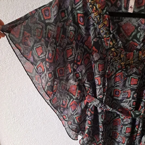 American Star Geometric Butterfly Sleeve Blouse - Picture 6 of 7